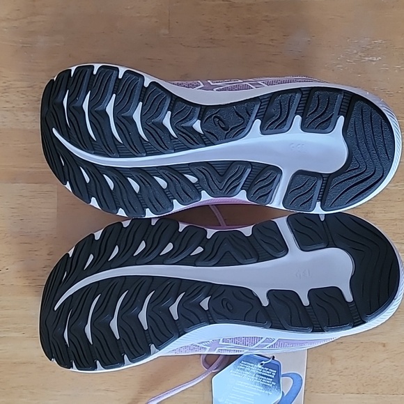 Asics Gel-Excite 9 Running Shoe in Barely Rose/White - Picture 9 of 9